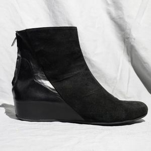 AQUATALIA Black Suede & Smooth Leather Low Concealed Wedge Ankle Bootie, Size 9½